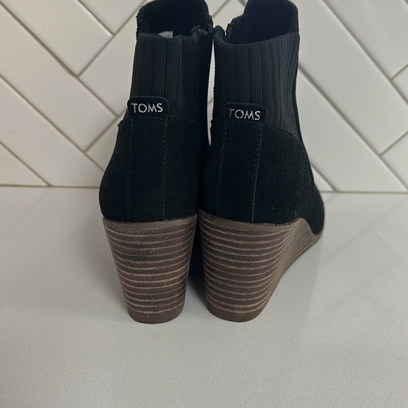 Tom’s Booties - Picture 2 of 4